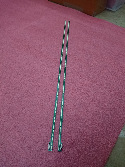 SPOUPKFKCK Bande LED 75LED, 605mm, 2 Pièces, Compatible For 55PFL6008K